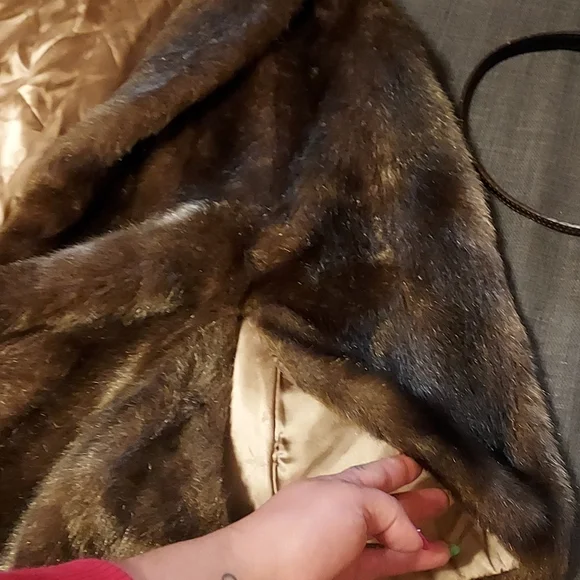 Vintage Fur Shawl/Cape - Picture 8 of 8